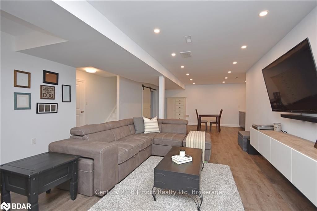 Listing Image 18