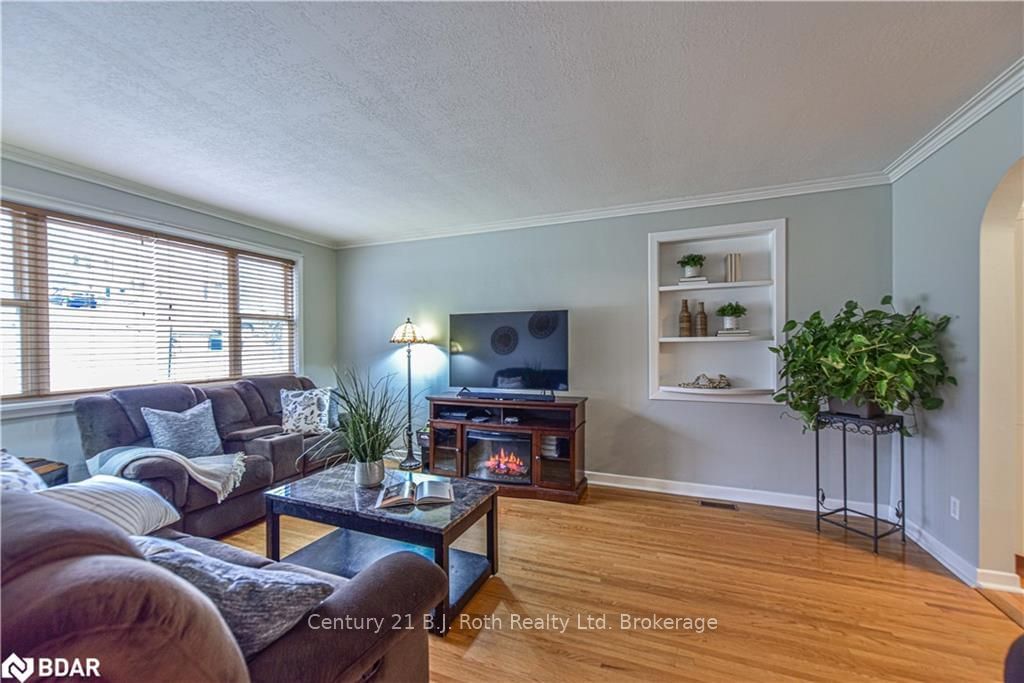 Listing Image 5