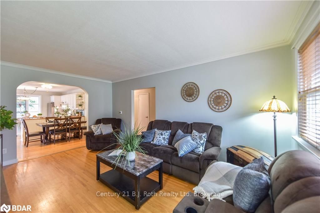 Listing Image 7