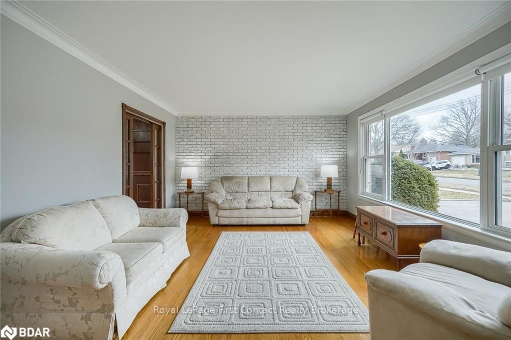 Listing Image 3