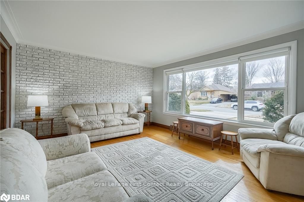 Listing Image 4