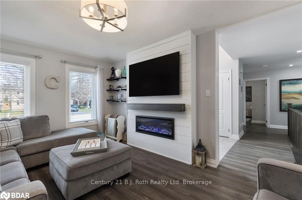 Listing Image 7