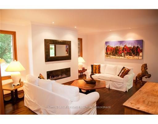 23 Royal Oak Dr, Barrie, L4N 7S5 | Image 2