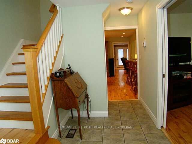 112 Lakeshore Rd W, Oro-Medonte, L0L 2E0 | Image 3