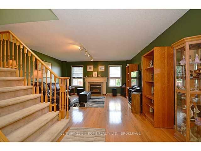 Listing Image 7