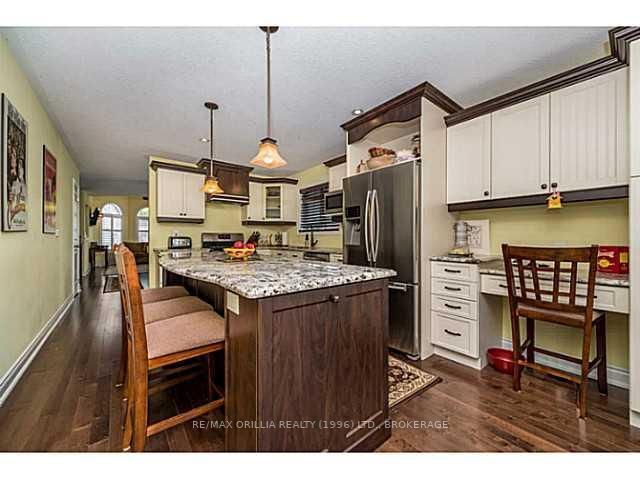 Listing Image 10
