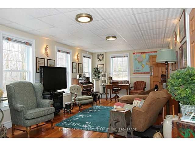 Listing Image 9