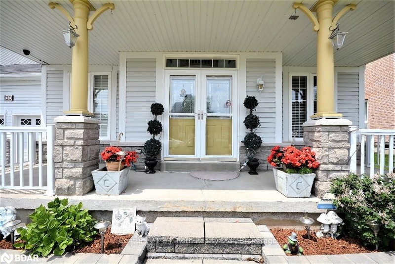 20 The Queensway Way, Barrie, L4M 7H6 | Image 2