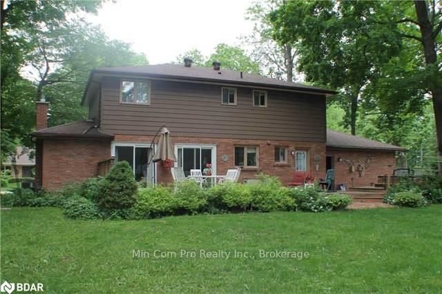 8 Malta Cres, Springwater, L9X 0P2 | Image 3