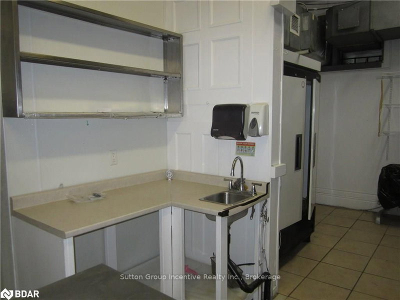 62 Dunlop St W, Barrie, L4N 1A4 | Image 2