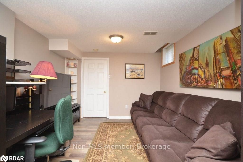 Listing Image 17