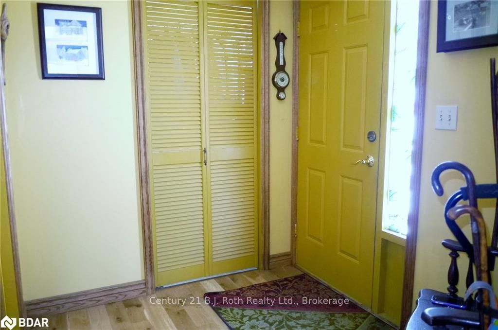 Listing Image 4