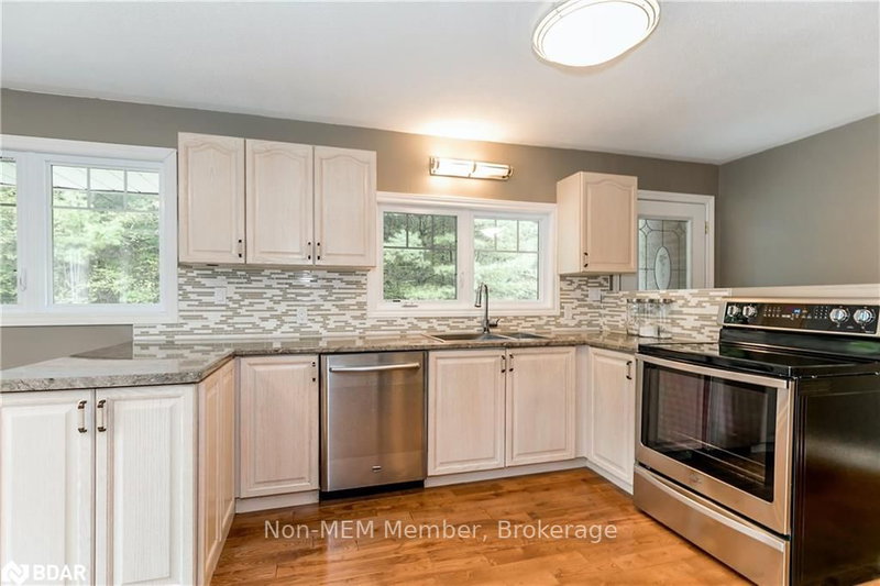 780 Marshall Rd, Tiny, L0K 2E0 | Image 3