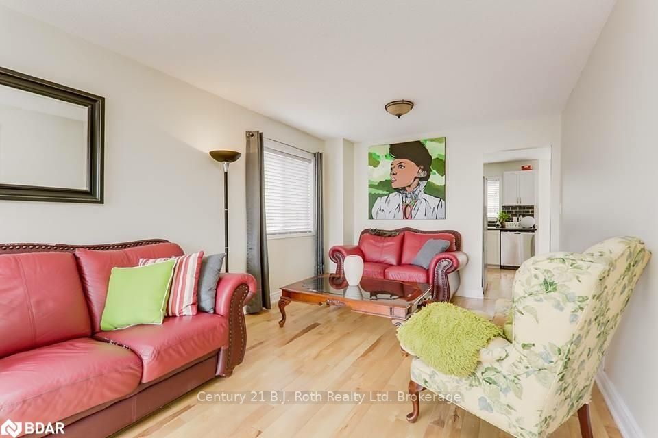 Listing Image 7