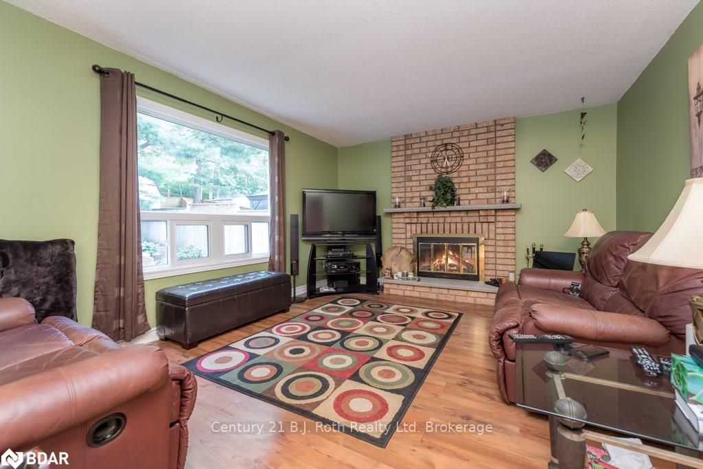 Listing Image 6