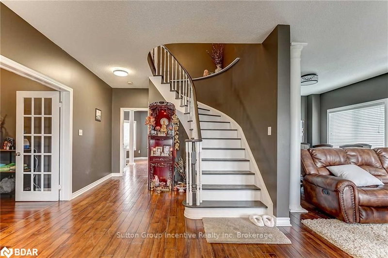 416 Mapleton Ave, Barrie, L4N 0Z9 | Image 3