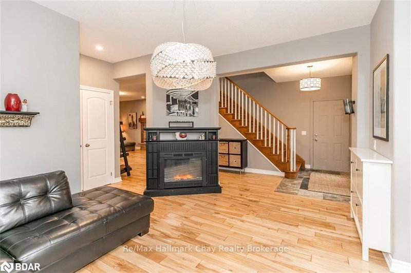 11 Oakmont Ave, Oro-Medonte, L0L 2L0 | Image 3