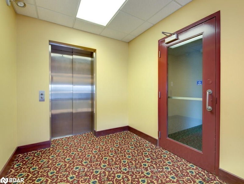 3 - 19 Front St N, Orillia, L3V 4R6 | Image 2