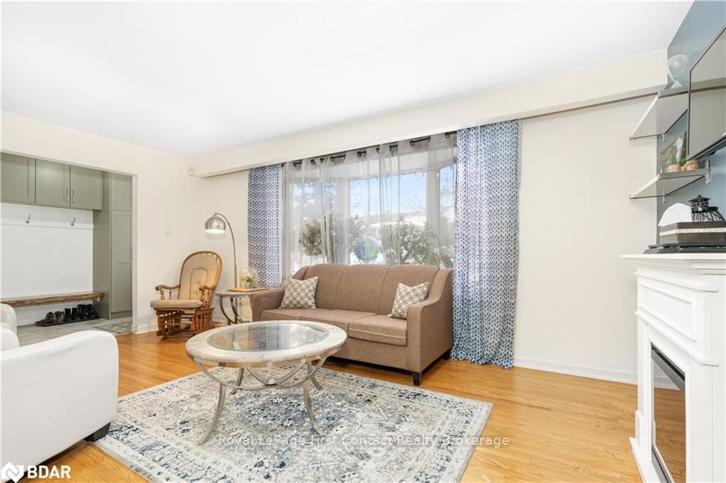 Listing Image 3