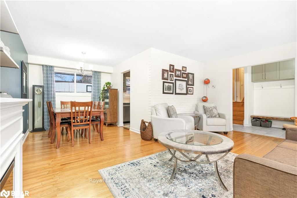 Listing Image 4