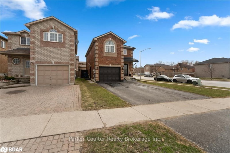 1 Glenhill Dr, Barrie, L4N 5X4 | Image 3