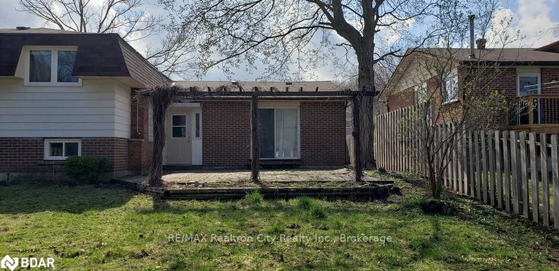 Lower - 13 Springdale Dr, Barrie, L4M 5A7 | Image 2