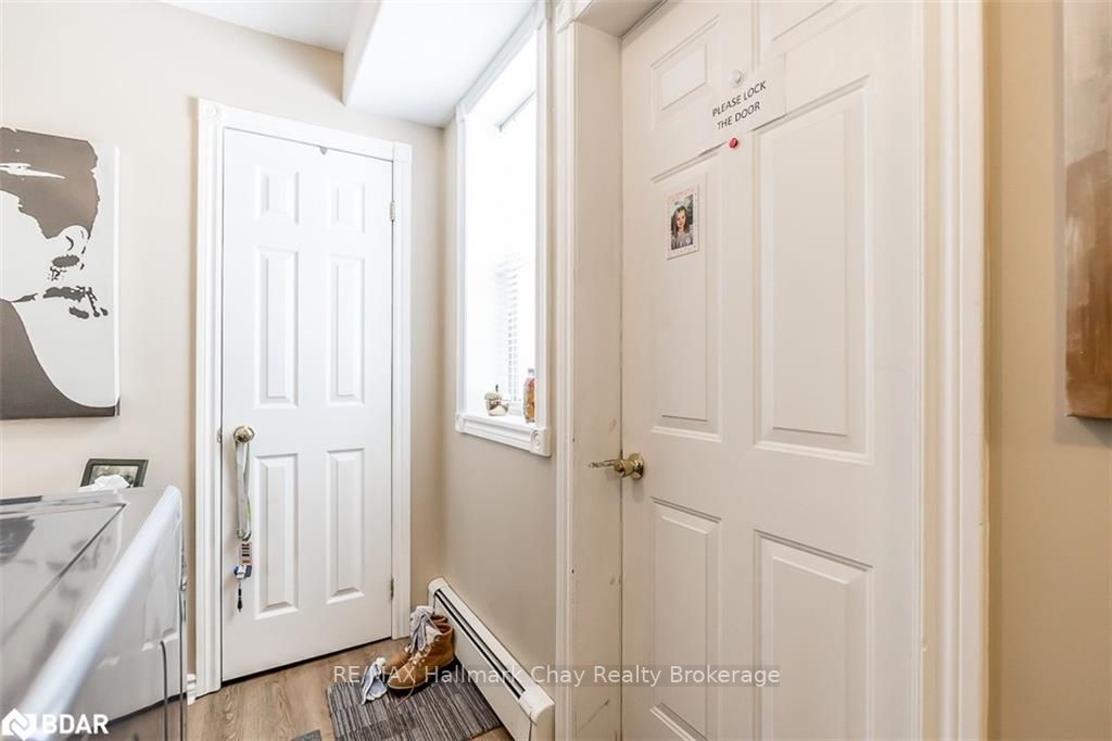 Detached House sold at 10 Dufferin Street, Barrie, Sanford, L4N 2J7 - MLS: S6336159