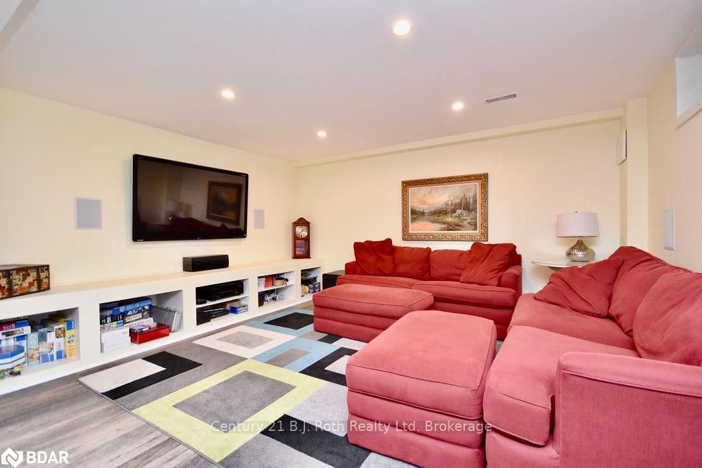 Listing Image 18