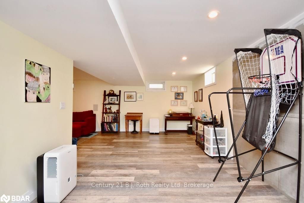 Listing Image 19