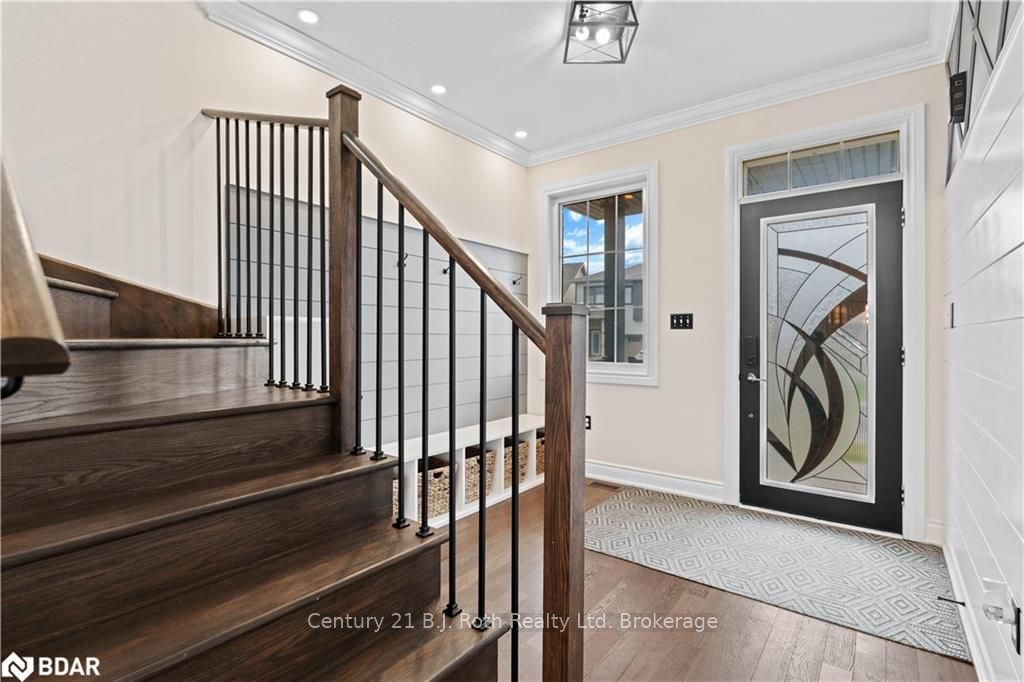 Listing Image 4