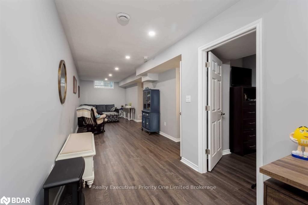 Listing Image 20