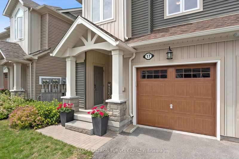 17 Gregory Ave, Collingwood, L9Y 0Z5 | Image 2