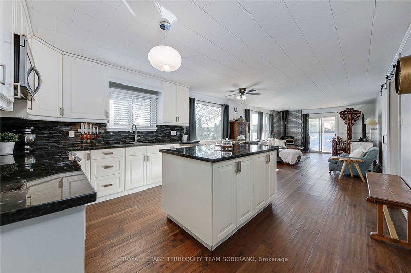 9 Bow Rd, Tiny, L9M 0B3 | Image 2