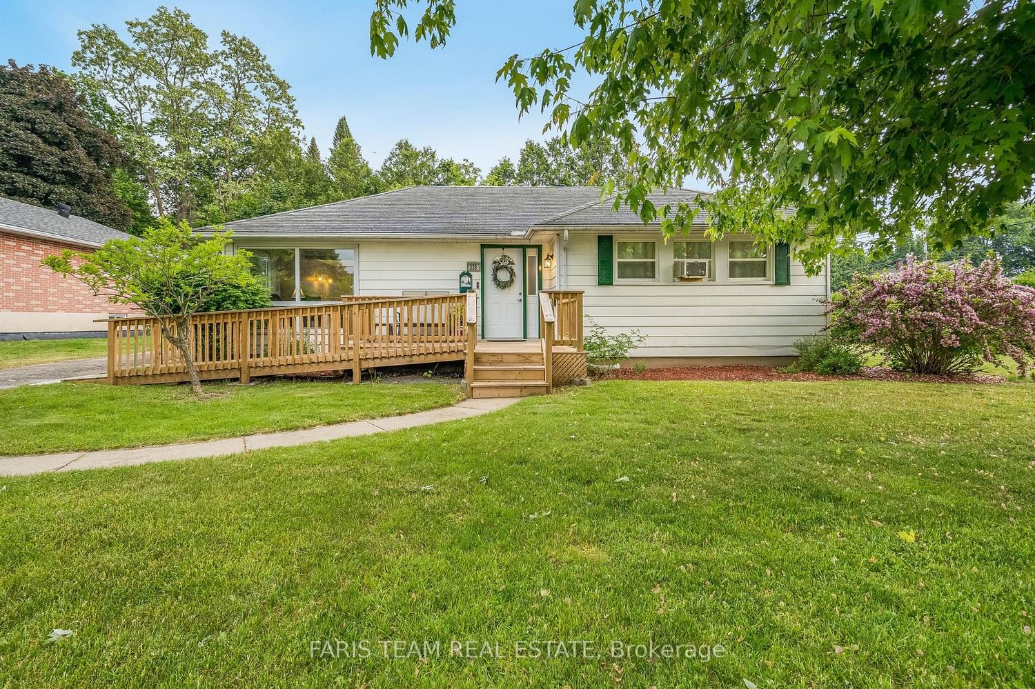Listing Image 4