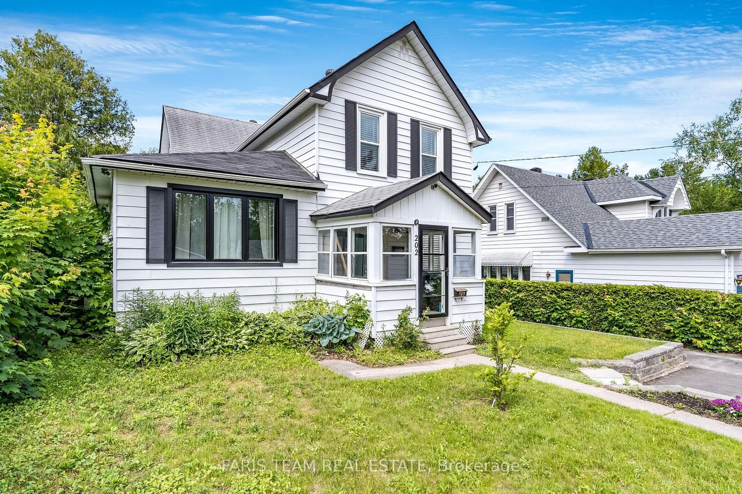 Listing photo 2