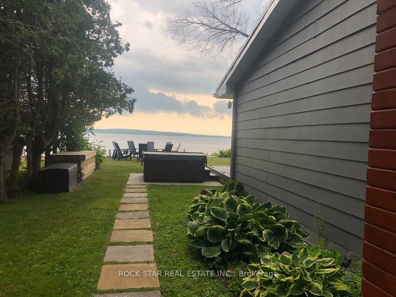 314 Robins Point Rd, Tay, L0K 2A0 | Image 2