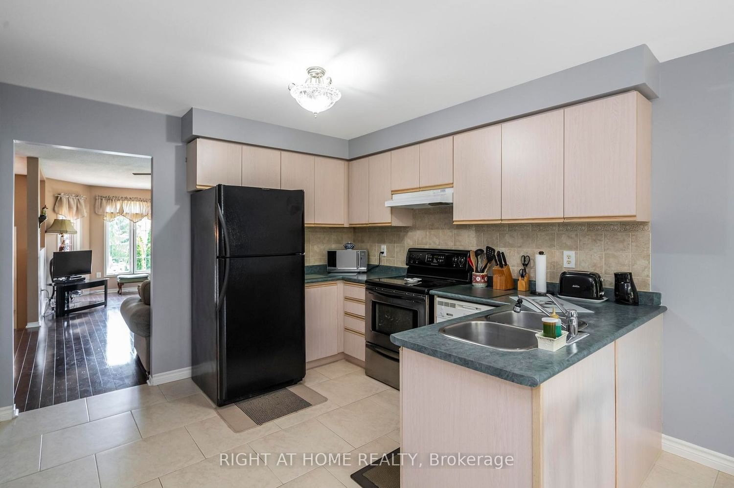 Listing Image 7