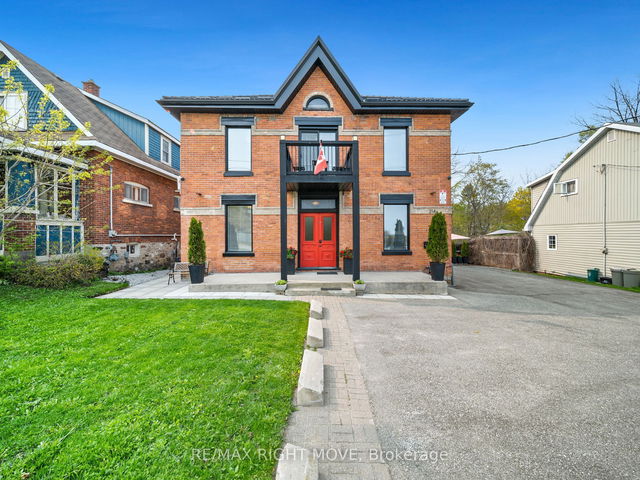 214 Mississaga Street