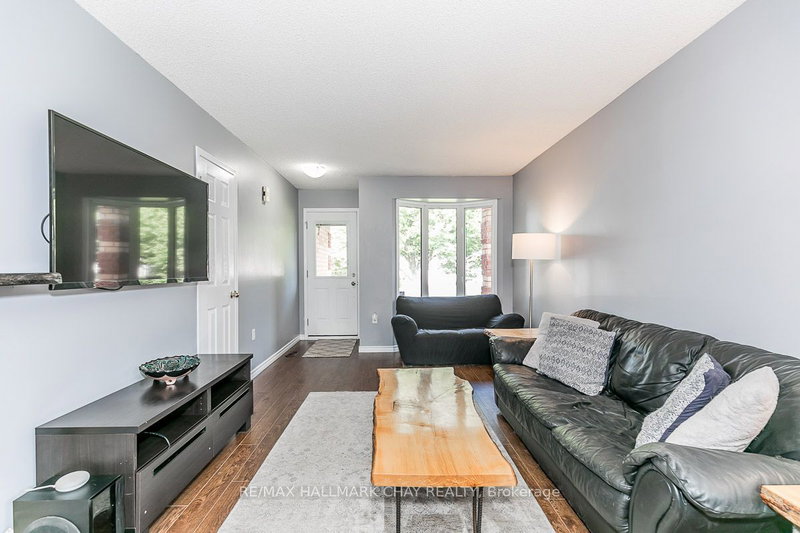 132 Benson Dr, Barrie, L4N 7Y3 | Image 3