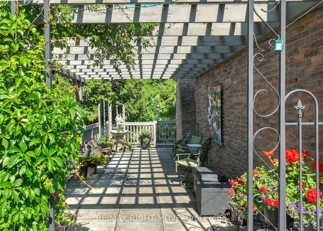 390 Tallwood Drive