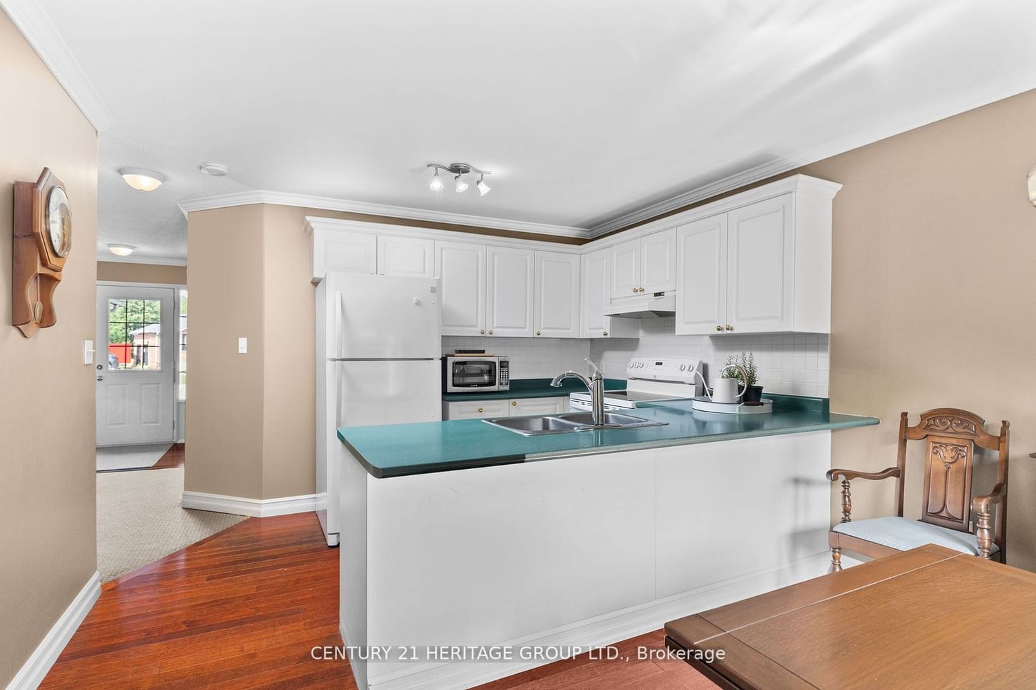 Listing Image 6