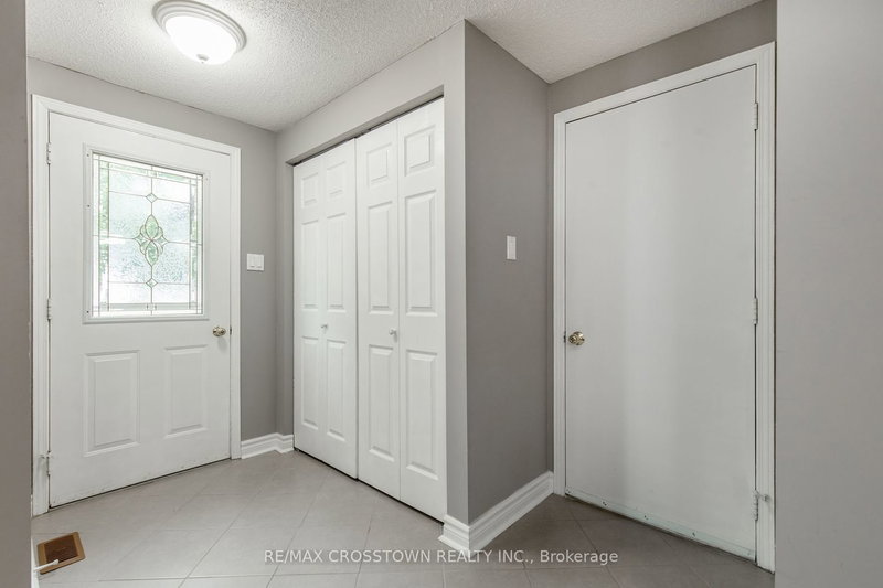 21 Maitland Dr, Barrie, L4M 5W1 | Image 3