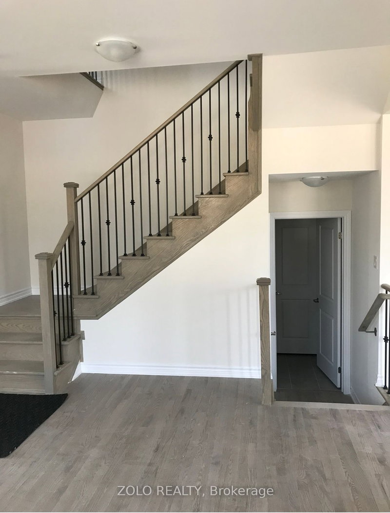 39 Eberhardt Dr, Wasaga Beach, L9Z 0K5 | Image 2