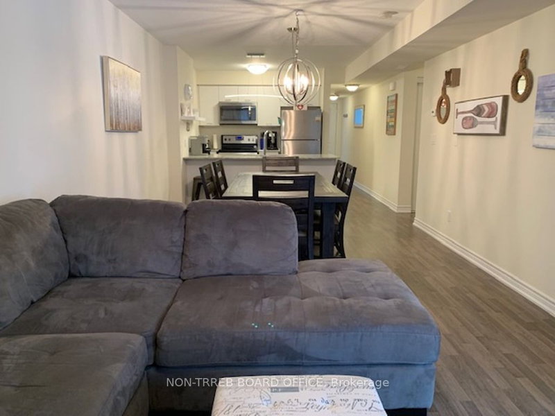 102 - 4 Cove Crt, Collingwood, L9Y 0Y6 | Image 2