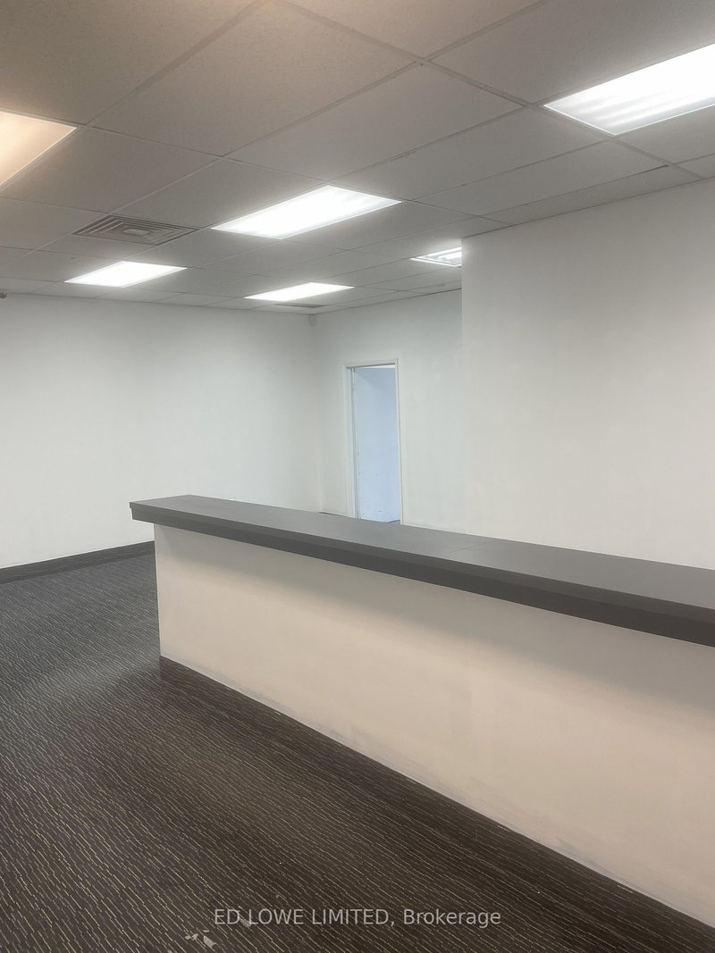 210 - 331 Bayfield St, Barrie, L4M 3C2 | Image 2