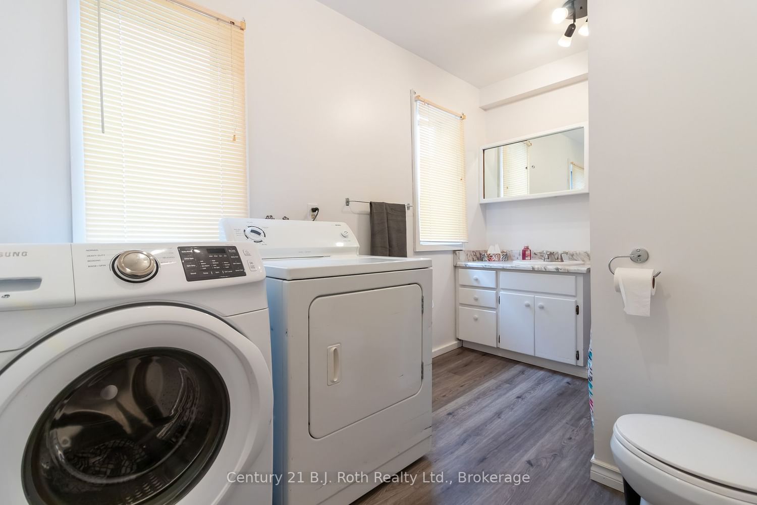 Listing Image 7