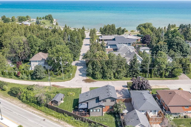 562 Simcoe Street