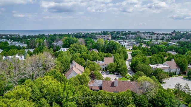 7 - 147 Escarpment Crescent