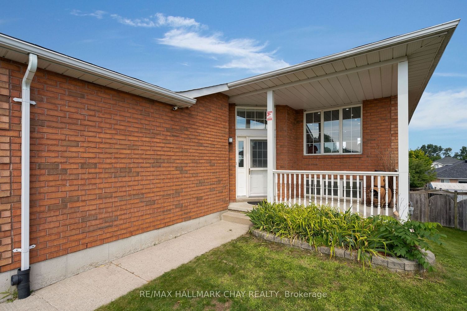 Listing Image 4
