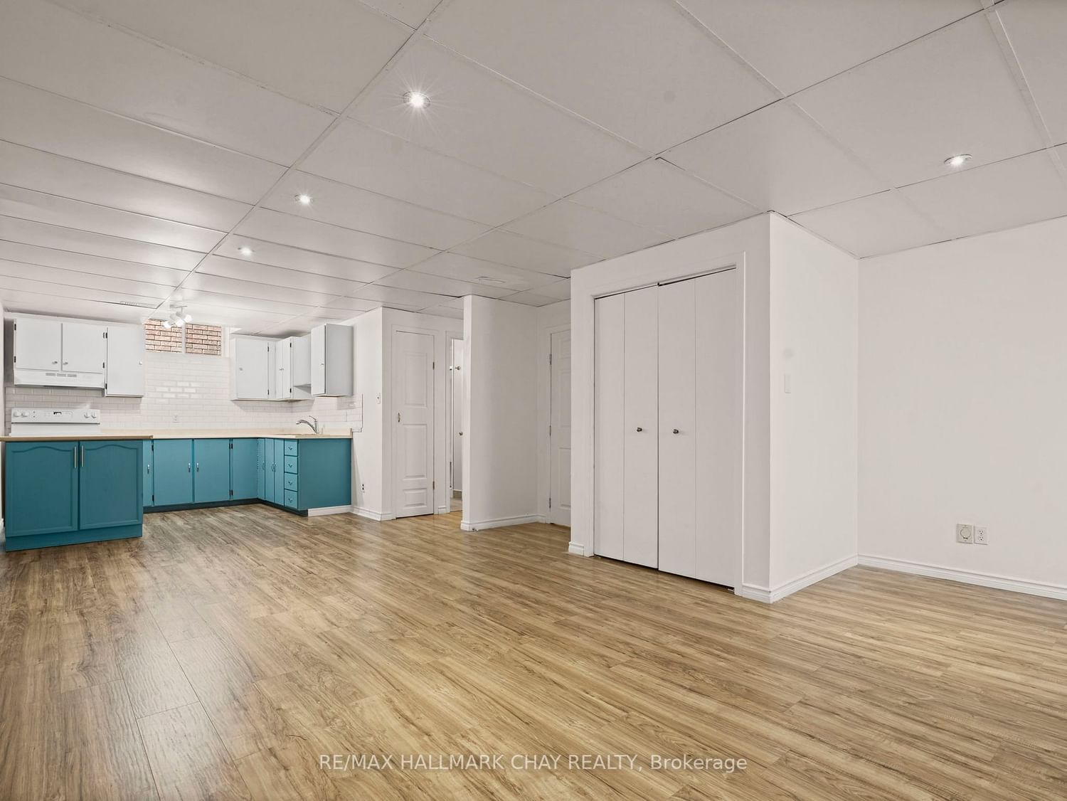 Listing Image 17